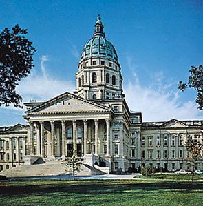 Здание законодательного собрания штата Канзас.
