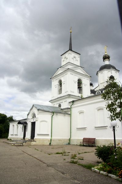 Церковь Дмитрия Солунского (1792 г., колокольня - 1848 г.)