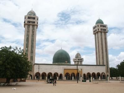 Мечеть в районе Медина Байе, Каолак.