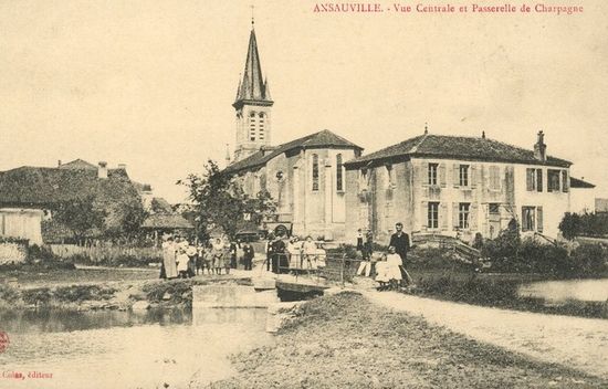 Центр Ансовиля и церковь. Почтовая открытка начала XX века.