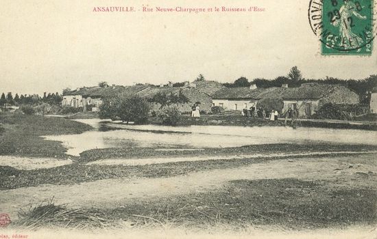 Ансовиль и река Эсс. Почтовая открытка начала XX века.