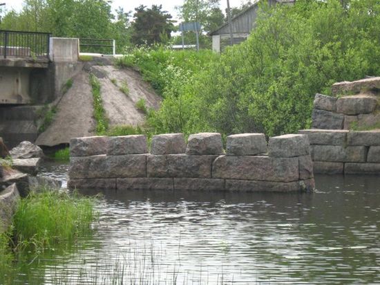 Остатки старого моста через Вуоксу