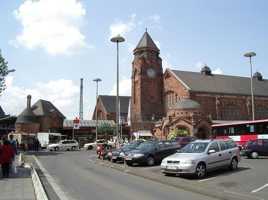Площадь перед железнодорожным вокзалом