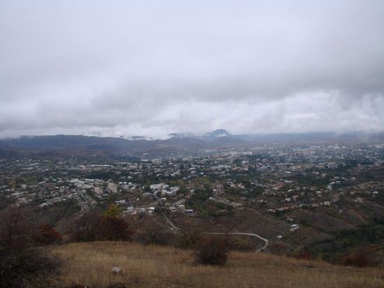 Вид на Степанакерт со стороны Шуши