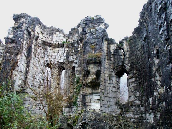 Развалины церкви X века