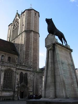 Кафедральный собор и символ города — Брауншвейгский лев