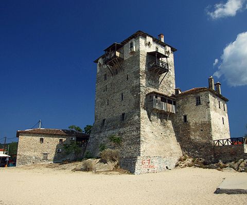 Византийская башня на берегу