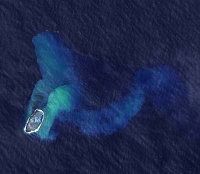 Космический снимок недавно сформировавшегося острова Хоум в ноябре 2006 года. Две светло-синие полосы на изображении являются горячими потоками морской воды, смешавшейся с вулканическим пеплом и различными химическими элементами.