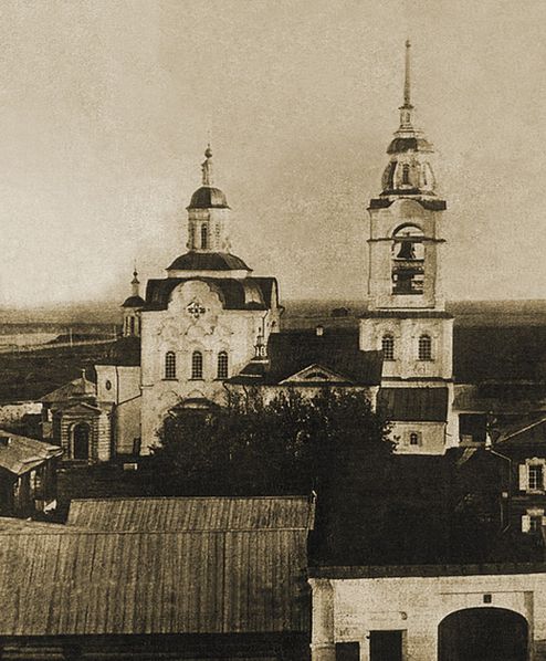 Николаевский монастырь. Слева у алтаря храма видна часовня над могилой Василиска Сибирского