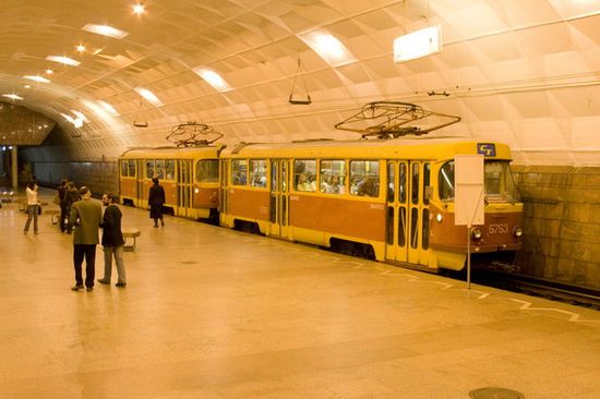 Подземная станция скоростного трамвая — «Площадь Ленина»