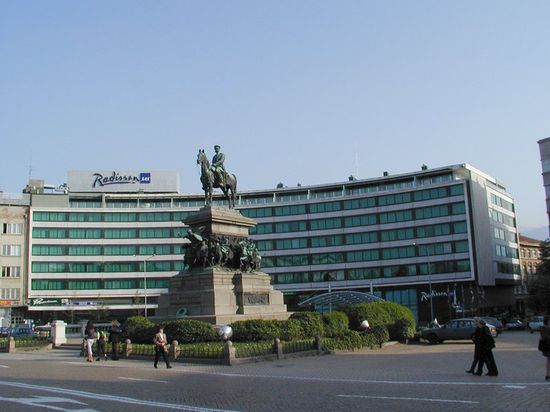София, главная площадь Болгарии —— памятник Александру II —— «Царя-Освободителя», как его называют болгары