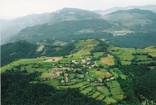 Вид на село, с вершины скалы Белинташ