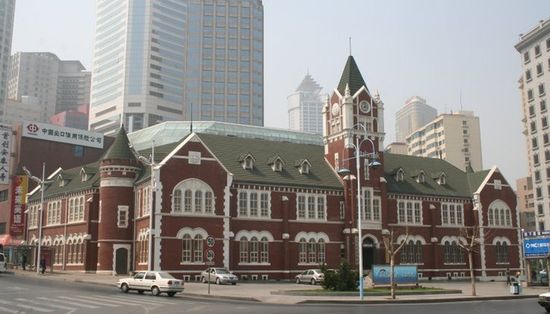 Здание бывшей японской Гражданской администрации Дайрена