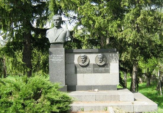 Памятник партизанам погибшим в 1944 году
