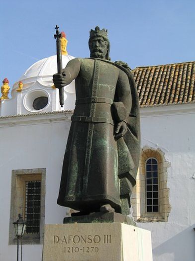 Статуя короля Афонсу III