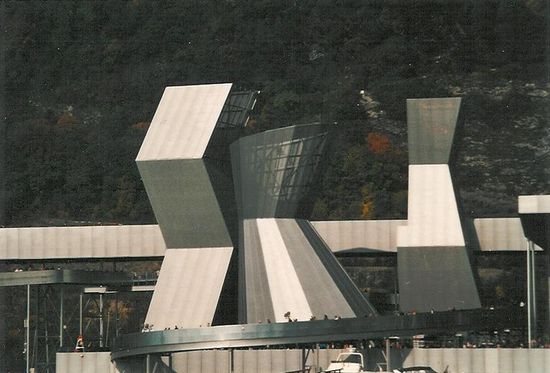 Павильон Экспо-2002