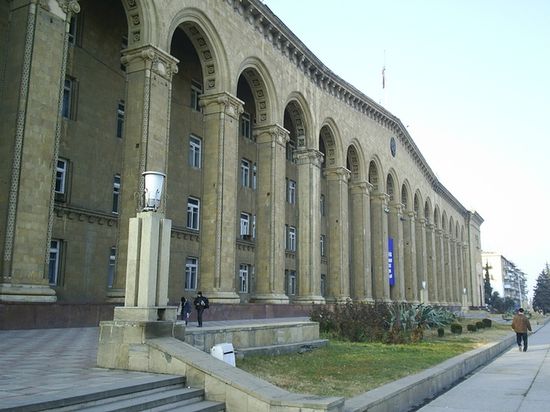 Здание городской администрации.