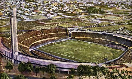 Вмещающий 80 тыс. зрителей стадион Сентенарио в центре Монтевидео.