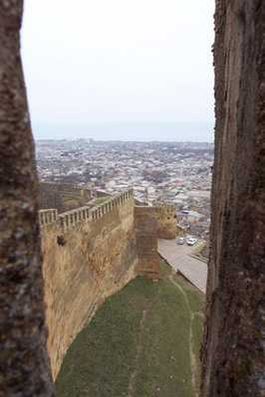 Вид на Дербент с городской стены