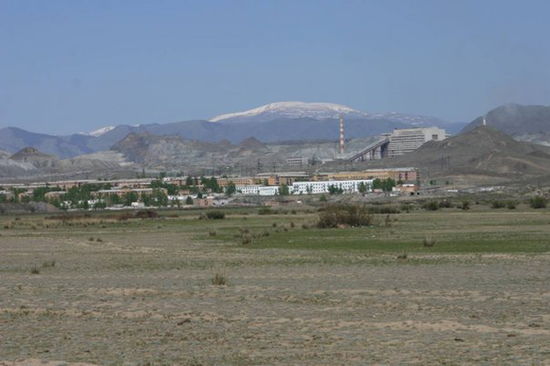 Панорама Ак-Довурака и комбината Тываасбест