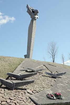 Памятник экипажу Н. Ф. Гастелло на месте гибели бомбардировщика А. С. Маслова
