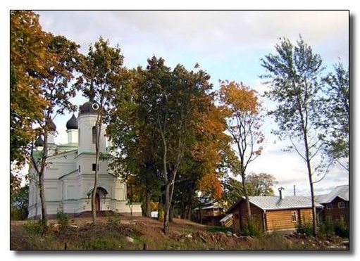 В районе, в деревне Творожково — Творожковский женский монастырь со Свято-Троицким собором (1882).