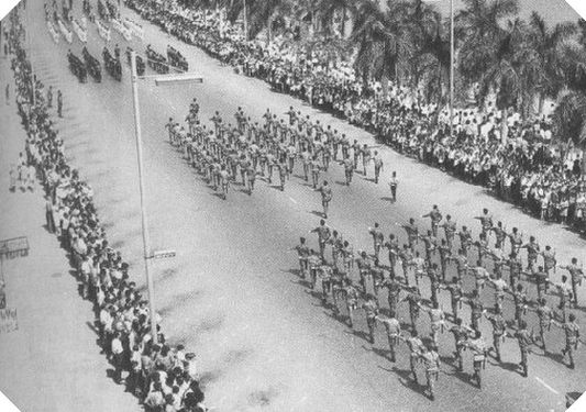 Военный парад в Луанде времён Гражданской войны