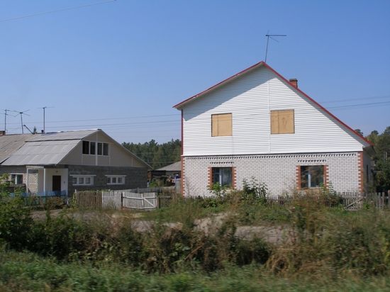 Дома на окраине села