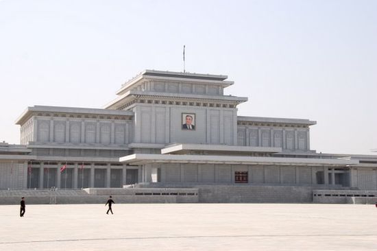 Кымсусанский мемориальный дворец - Мавзолей Ким Ир Сена