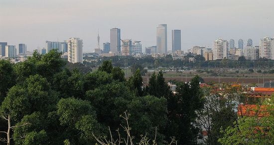 Вид на город Тель-Авив из Азора