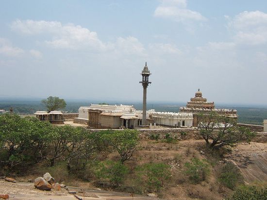 Храмовый комплекс на холме Чандрагири