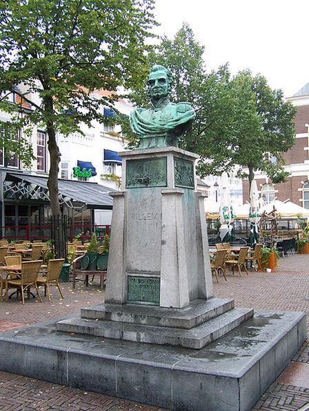 Памятник королю Виллему I в городе