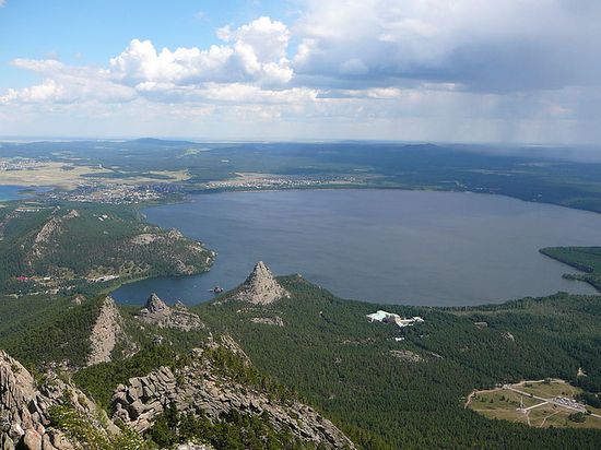 Панорама на посёлок Боровое и озеро Боровое.