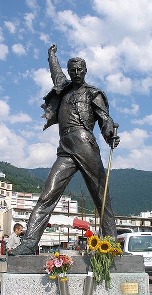 Скульптор И. Седлецка. Памятник Фредди Меркьюри в Монтрё