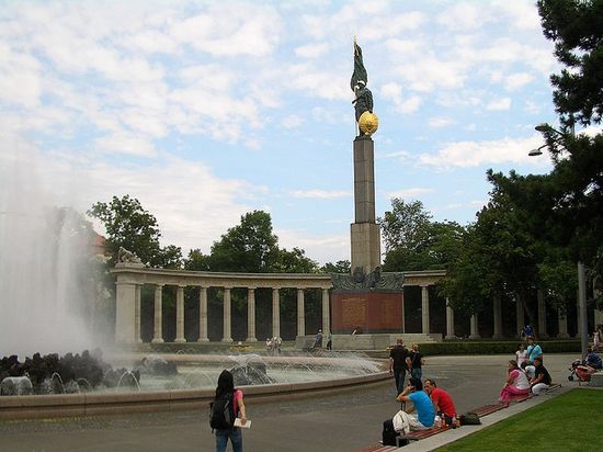 Монумент солдатам Советской Армии (1945)