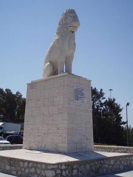 Пирейский Лев - копия скульптуры установленная на входе в гавань