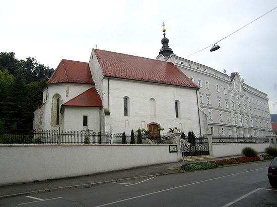 Церковь св. Лаврения и дворец епископа
