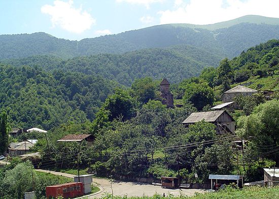 Вид на верхнюю часть села со стороны монастыря