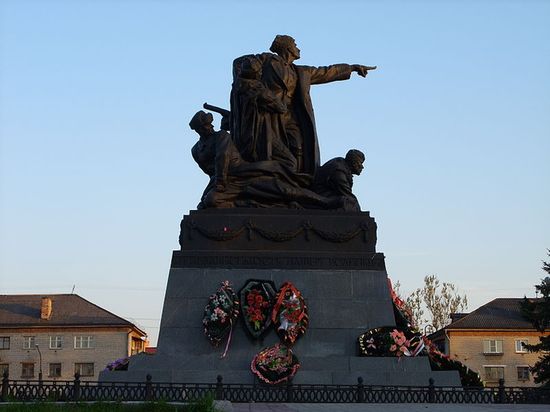 Памятник М.Г. Ефремову