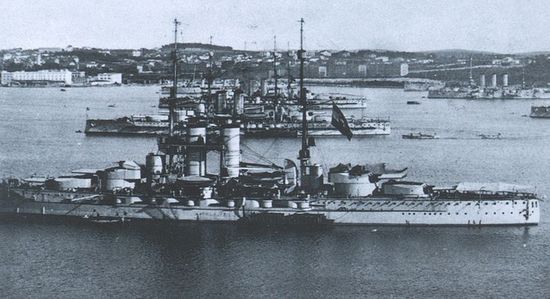 Дредноуты ВМФ Австро-Венгрии класса «Тегетов» в гавани г. Пула