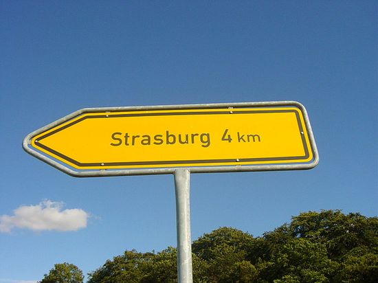Дорожный указатель на пути к Штрасбургу