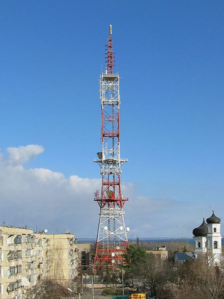 Наивысшее сооружение в городе — 120-метровая телевизионная вышка