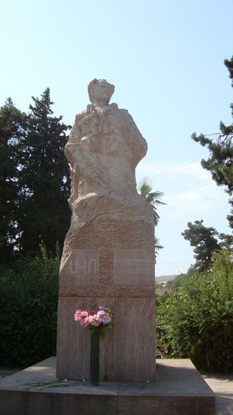 Памятник Монте Мелконяну в Мартуни