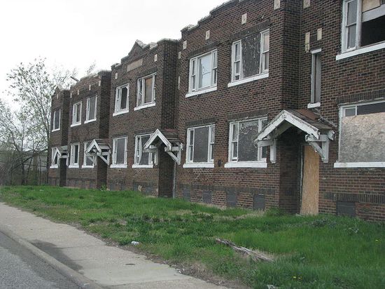 Заброшенные дома жителей, покинувших город (2008)