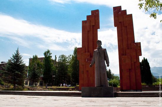 Памятник Степану Шаумяну