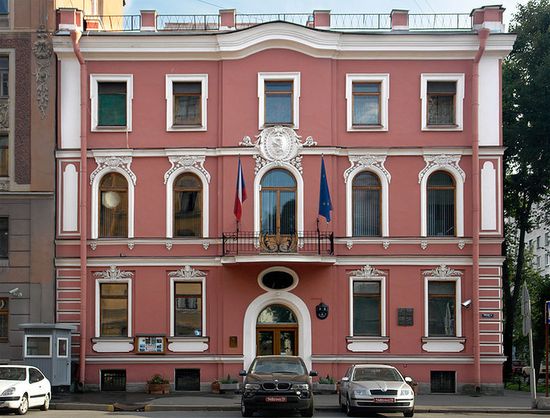 Здание генерального консульства в Санкт-Петербурге
