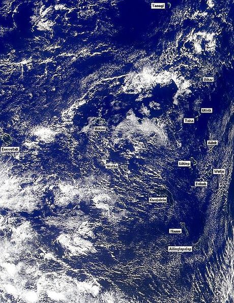 Снимок Маршалловых Островов с космического спутника. март 1999 г.