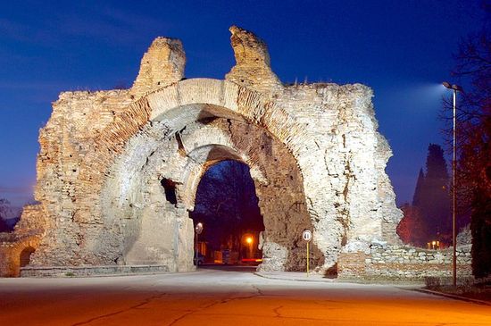 Южная порта древной римской крепости «Диоклетианополь»