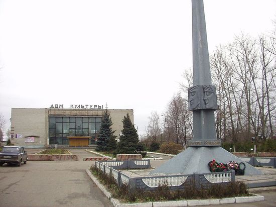 Главная площадь города (2003 год)