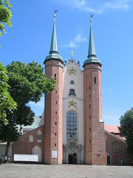 Оливский собор и его площадь